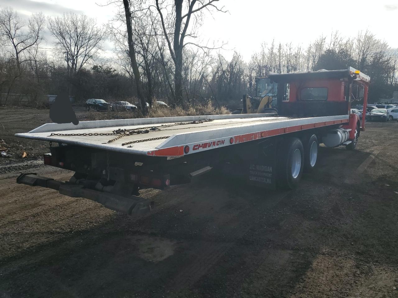 Image 3 of 2004 KENWORTH CONSTRUCTION T300 2004 with VIN 2NKMHZ7X04M065777