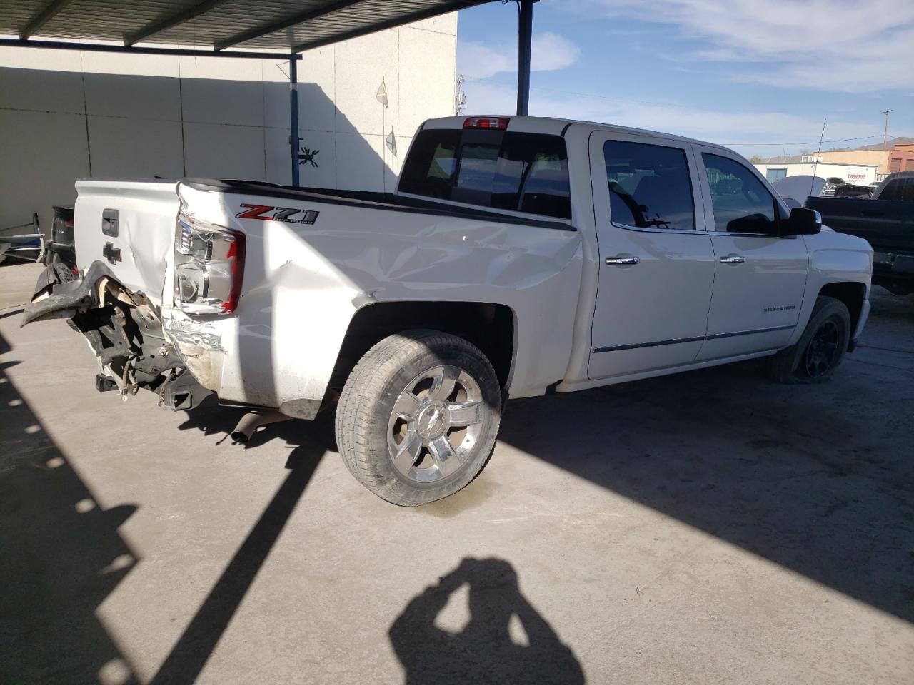 Изображение 3 2018 CHEVROLET SILVERADO K1500 LTZ 2018 с VIN 3GCUKSEC1JG328518