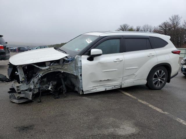 Image 1 of 2021 TOYOTA HIGHLANDER XLE 2021 with VIN 5TDGZRBH8MS525029