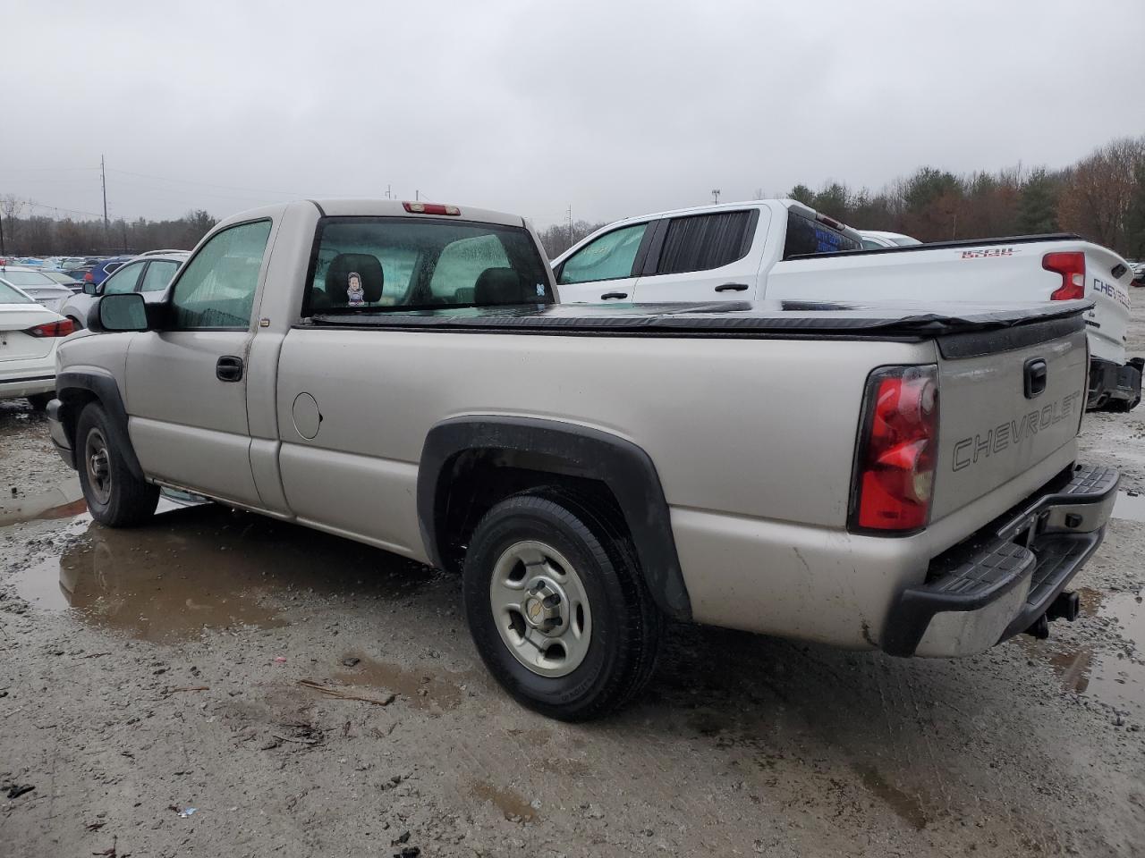 Image 2 of 2004 CHEVROLET SILVERADO C1500 2004 with VIN 1GCEC14X04Z290462