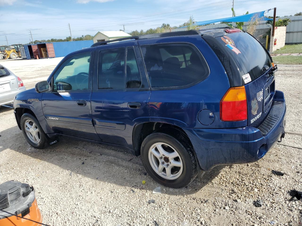 Image 2 of 2004 GMC ENVOY  2004 with VIN 1GKDT13S742231679