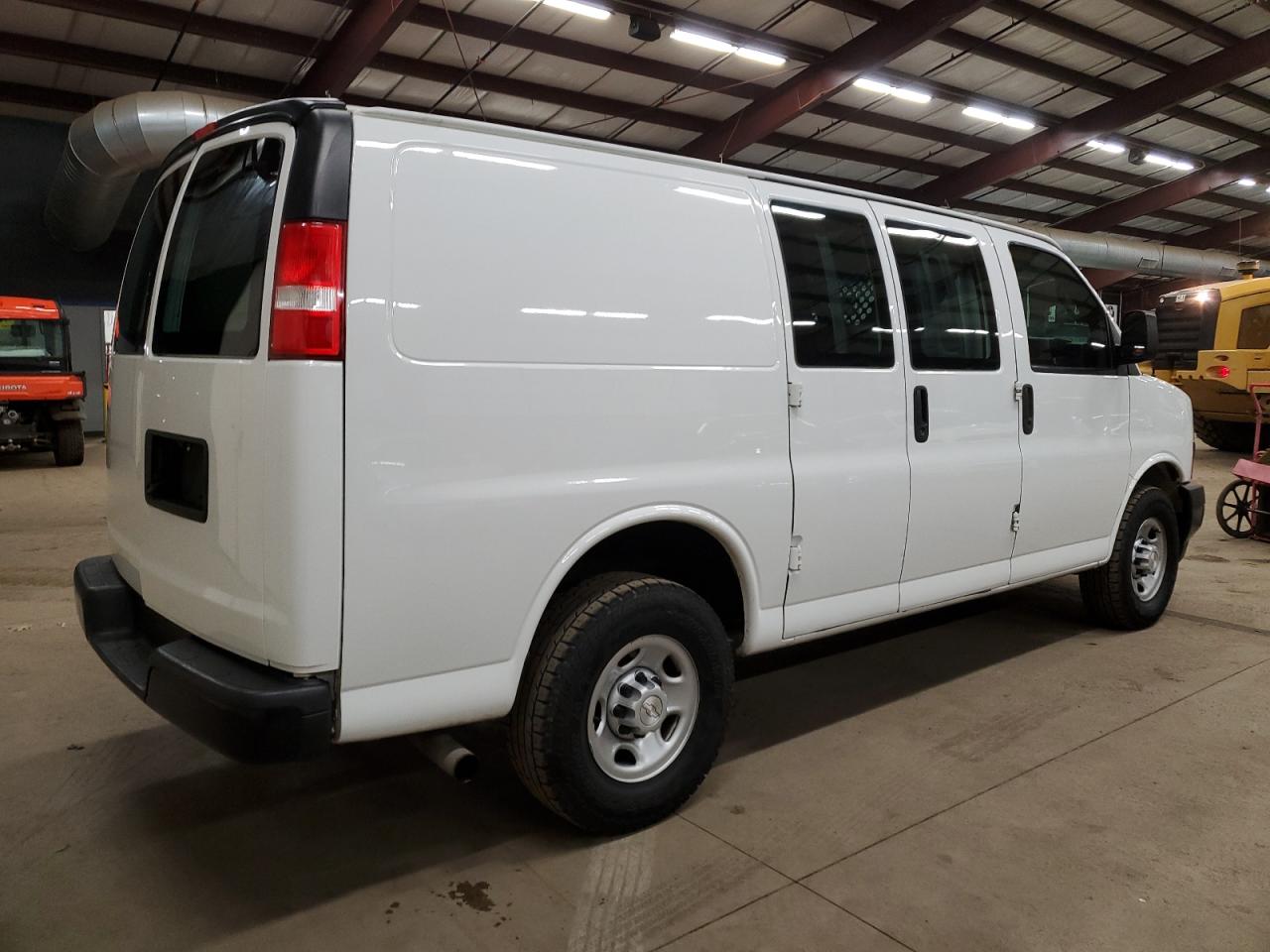 Obraz 3 z 2018 CHEVROLET EXPRESS G2500  2018 z VIN 1GCWGAFP0J1345198