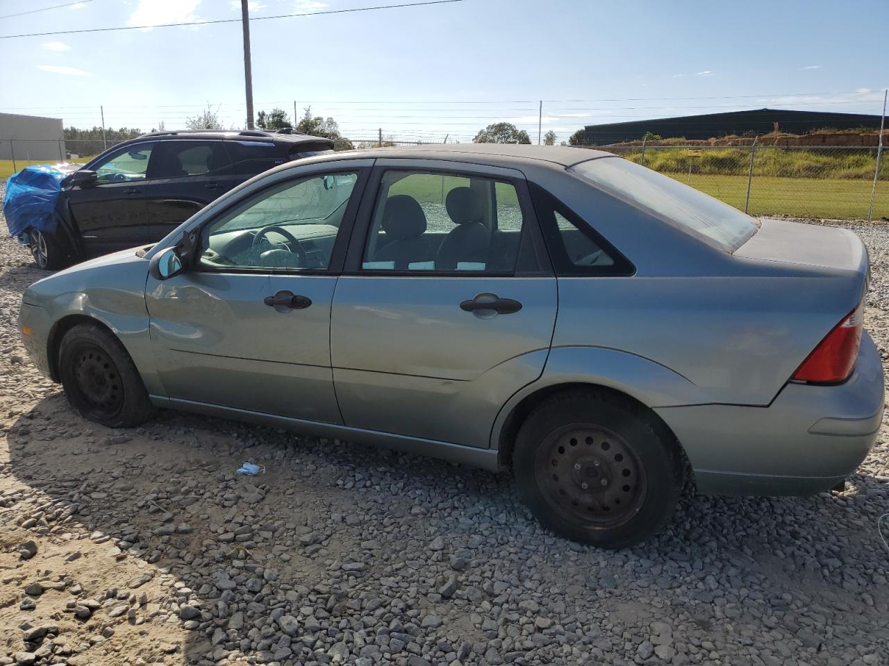 Image 2 of 2005 FORD FOCUS ZX4 2005 with VIN 1FAFP34N75W155510