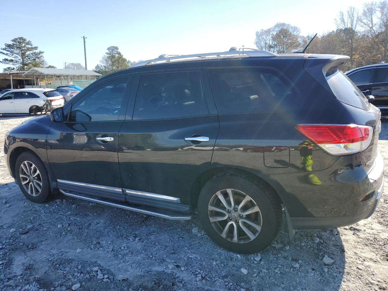 Image 2 of 2016 NISSAN PATHFINDER S 2016 with VIN 5N1AR2MN1GC656904