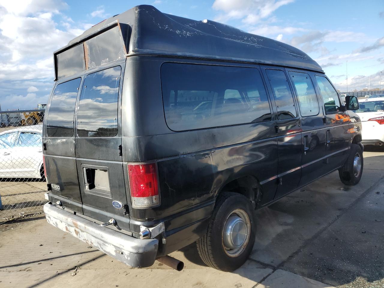 Obraz 3 z 2004 FORD ECONOLINE E350 SUPER DUTY WAGON 2004 z VIN 1FBNE31L84HA67877