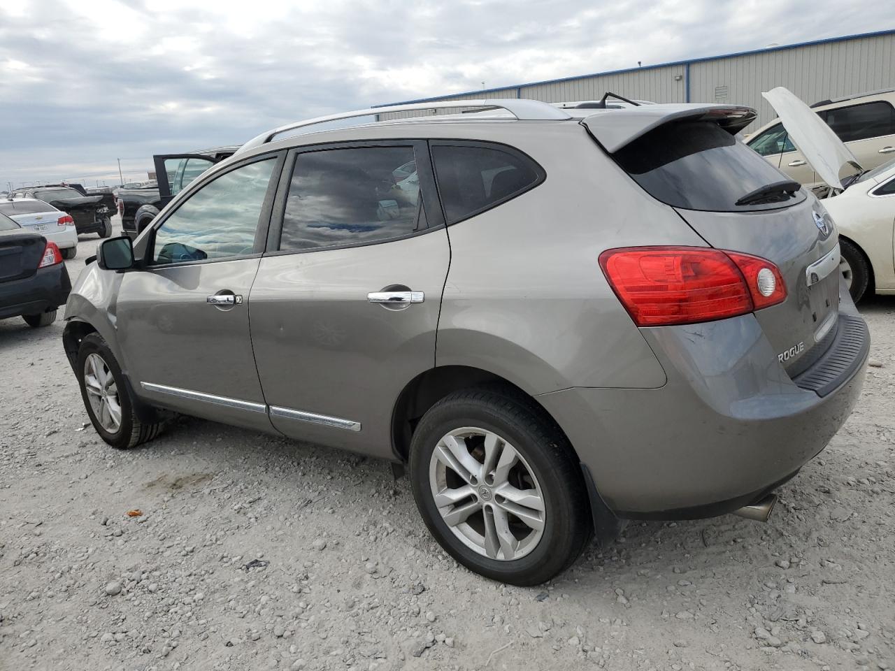Изображение 2 2013 NISSAN ROGUE S 2013 с VIN JN8AS5MV9DW105158