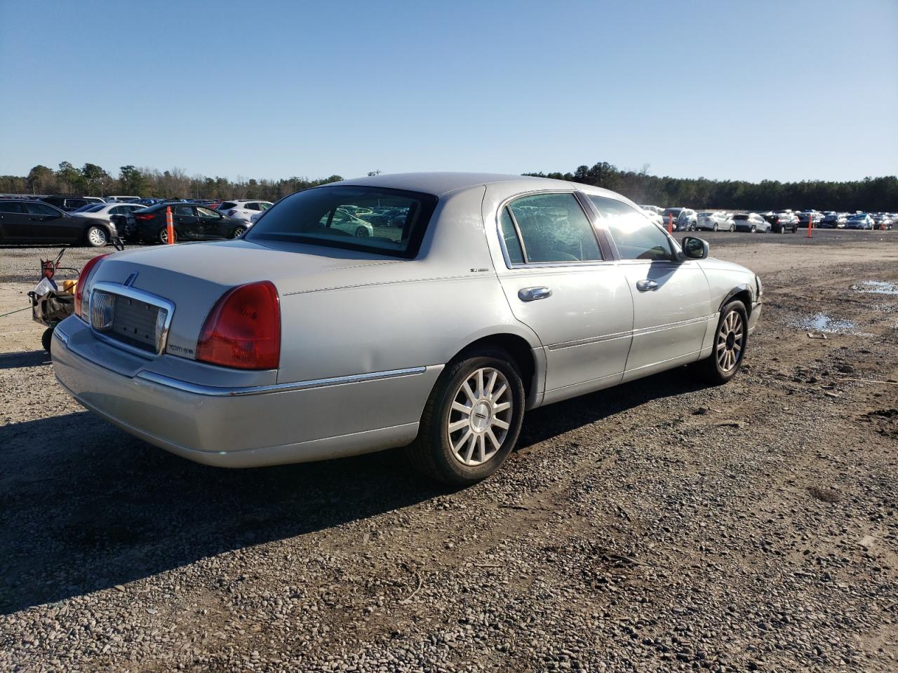Изображение 3 2006 LINCOLN TOWN CAR SIGNATURE 2006 с VIN 1LNHM81WX6Y606825
