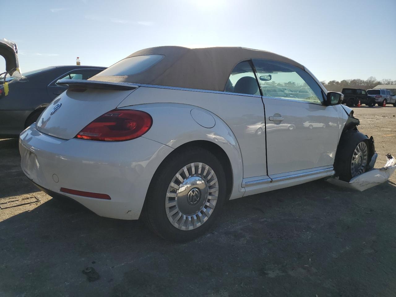 Изображение 3 2015 VOLKSWAGEN BEETLE 1.8T 2015 с VIN 3VW507AT9FM813959