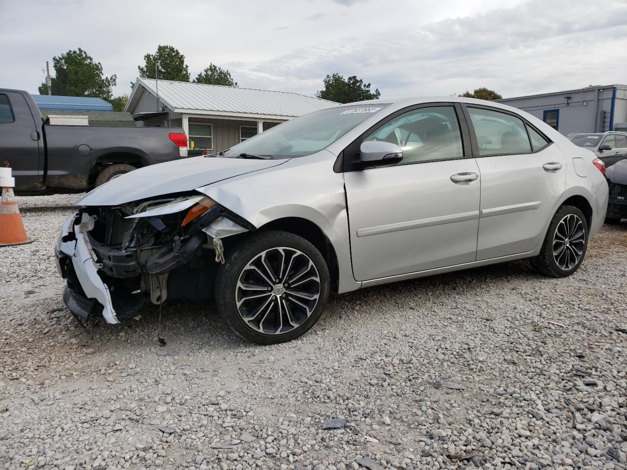 Obraz 1 z 2015 TOYOTA COROLLA L 2015 z VIN 5YFBURHE8FP184636