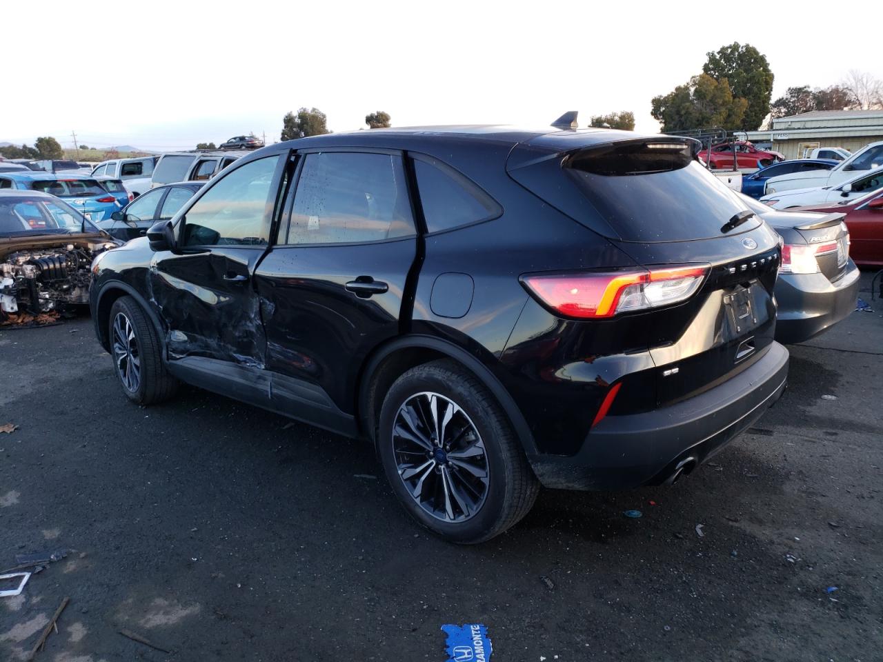 Image 2 of 2022 FORD ESCAPE SE 2022 with VIN 1FMCU0G63NUB03887