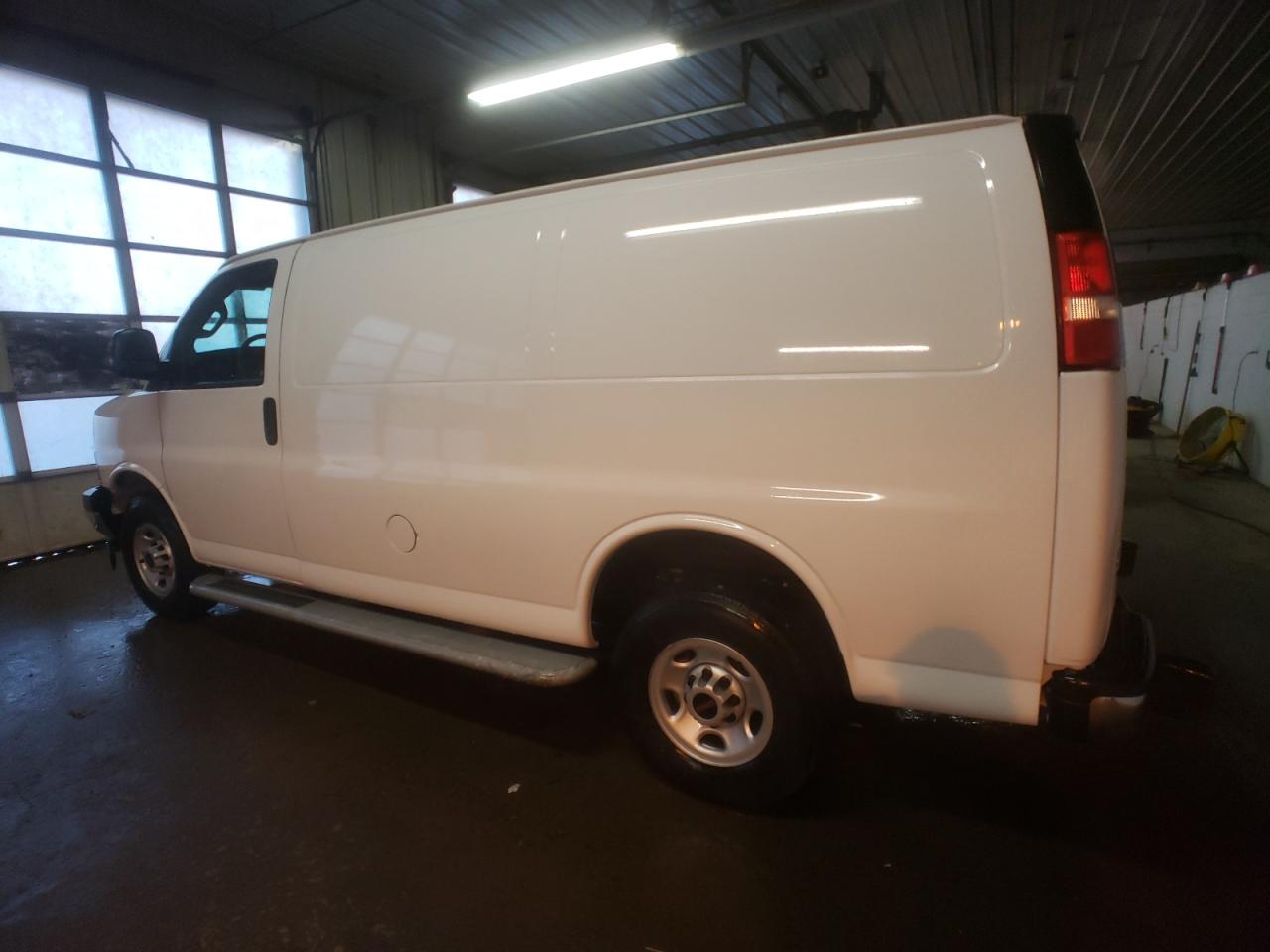 Image 2 of 2022 GMC SAVANA G2500 2022 with VIN 1GTW7AFP0N1192568