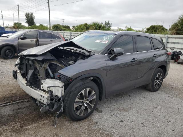 Image 1 of 2021 TOYOTA HIGHLANDER XLE 2021 with VIN 5TDGZRAH6MS042897