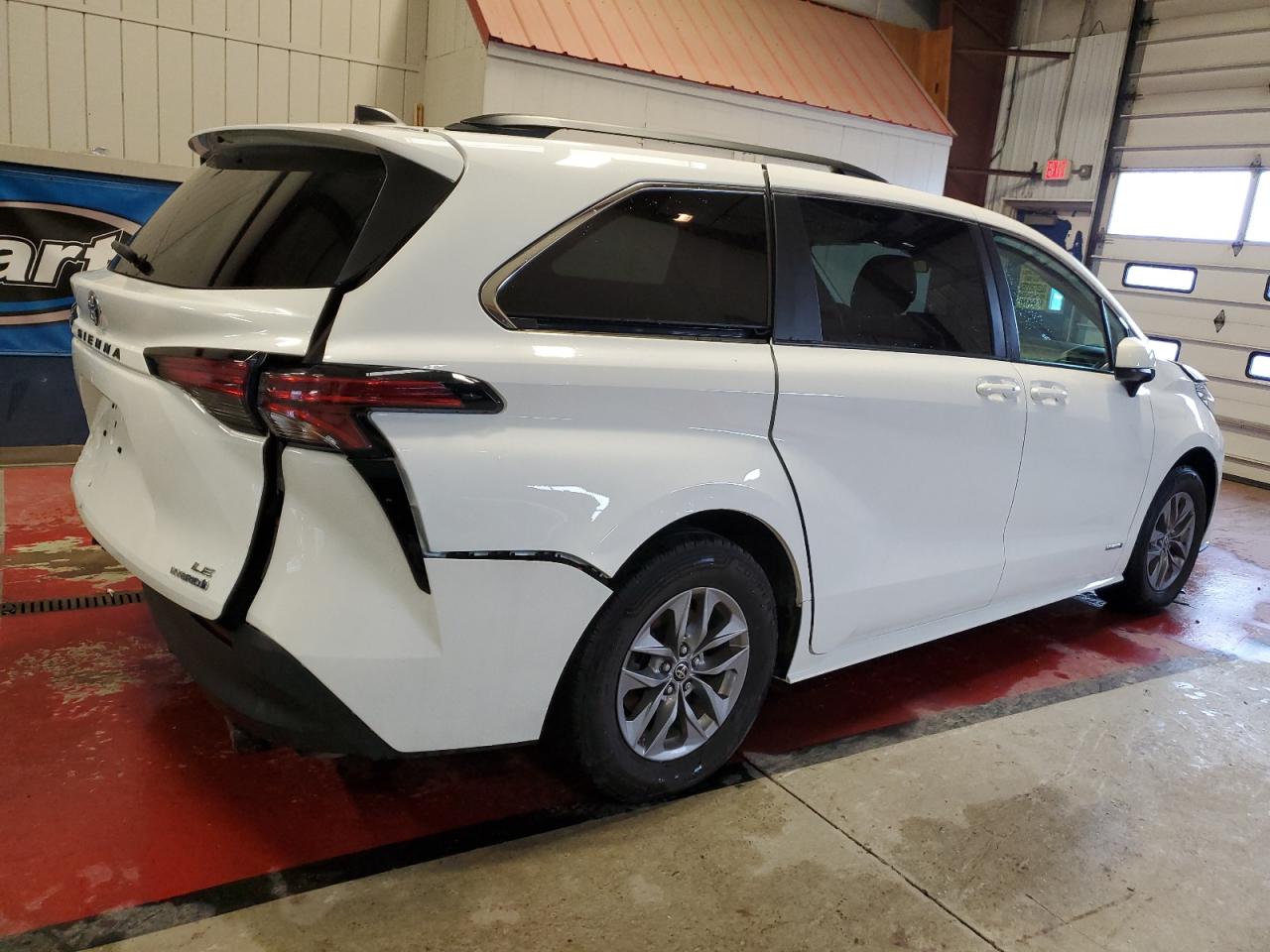 Image 3 of 2021 TOYOTA SIENNA LE 2021 with VIN 5TDKSKFC6MS040229