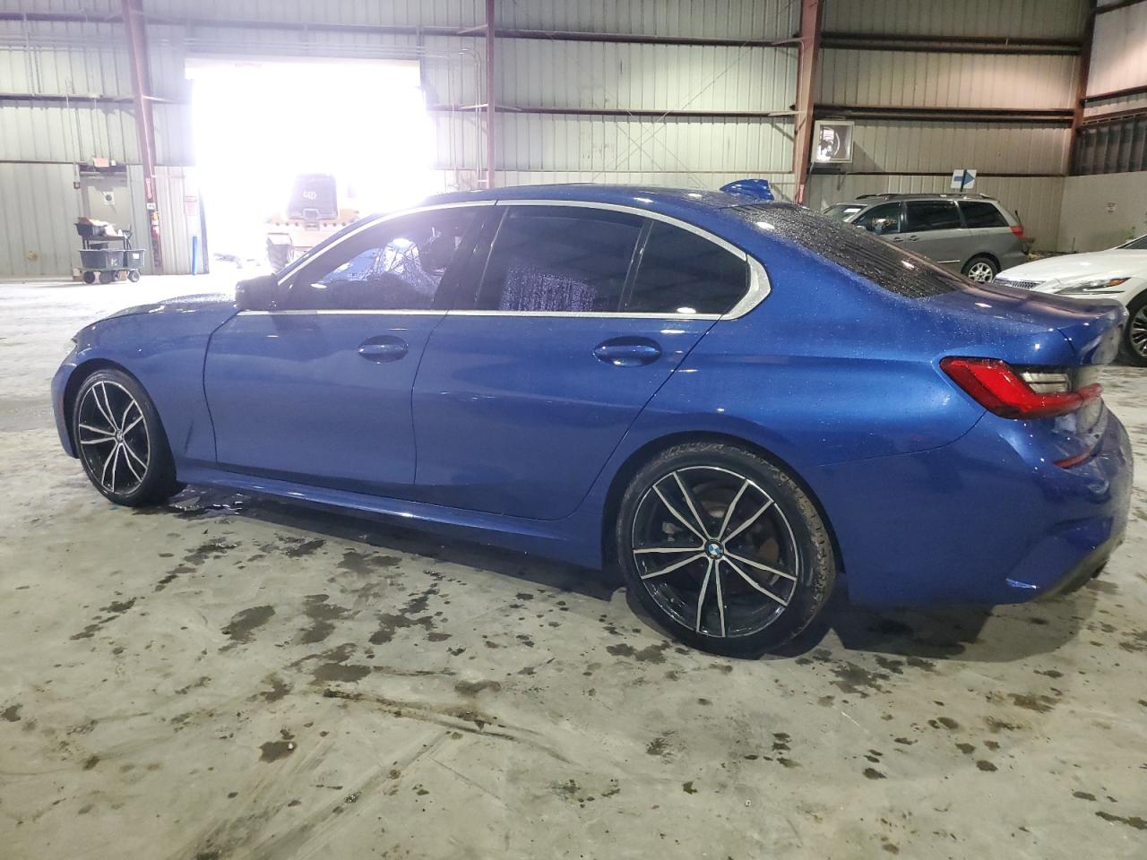 Изображение 2 2019 BMW 330I  2019 с VIN WBA5R1C58KAE81346