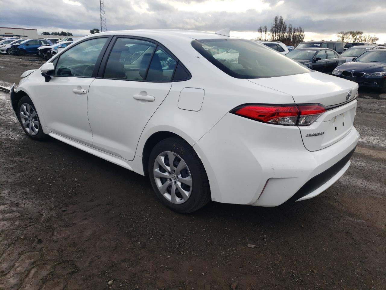 Image 2 of 2022 TOYOTA COROLLA LE 2022 with VIN JTDEPMAE2N3017732