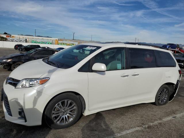 Image 1 of 2020 TOYOTA SIENNA XLE 2020 with VIN 5TDYZ3DCXLS084473