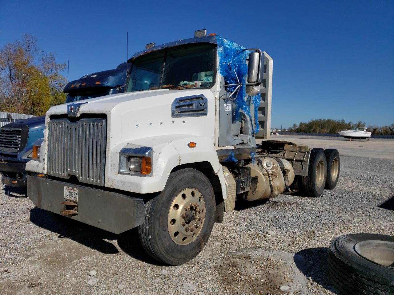 Image 2 of 2015 WESTERN STAR/AUTO CAR CONVENTIONAL 4700SF 2015 with VIN 5KJJAVDV3FLGT3044