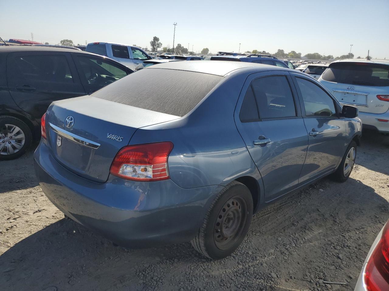 Image 3 of 2007 TOYOTA YARIS  2007 with VIN JTDBT923271013607