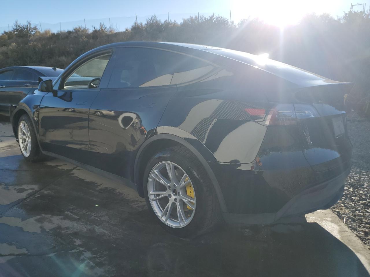 Obraz 2 z 2020 TESLA MODEL Y  2020 z VIN 5YJYGDEE3LF017648