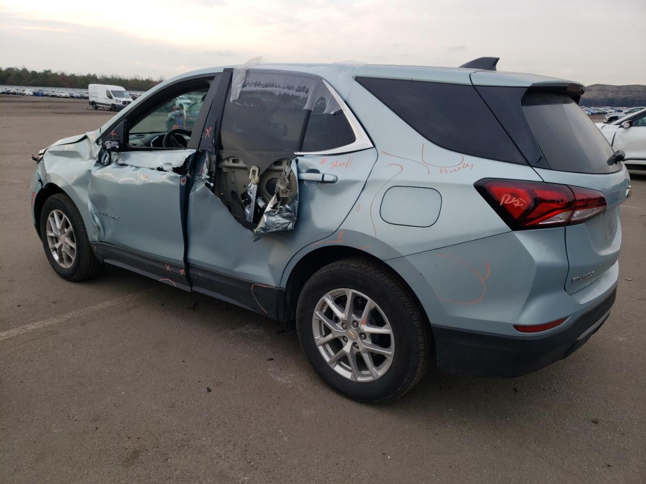 Изображение 2 2022 CHEVROLET EQUINOX LT 2022 с VIN 2GNAXUEV0N6130197