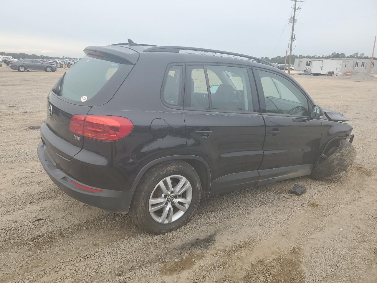 Изображение 3 2017 VOLKSWAGEN TIGUAN S 2017 с VIN WVGAV7AXXHK000688
