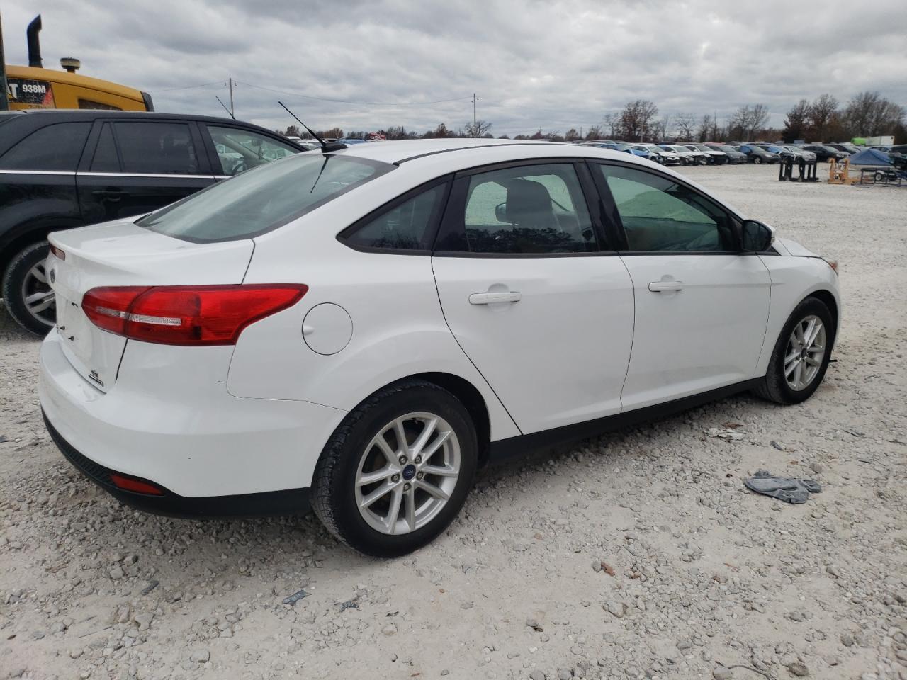 Image 3 of 2016 FORD FOCUS SE 2016 with VIN 1FADP3F22GL372378