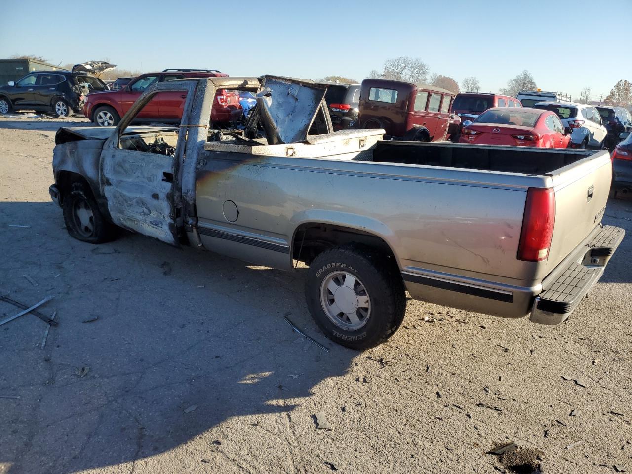 Image 2 of 1998 CHEVROLET GMT-400 C1500 1998 with VIN 1GCEC14RXWZ150567