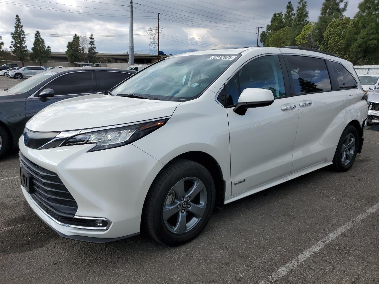 2021 TOYOTA SIENNA XLE 2021 image