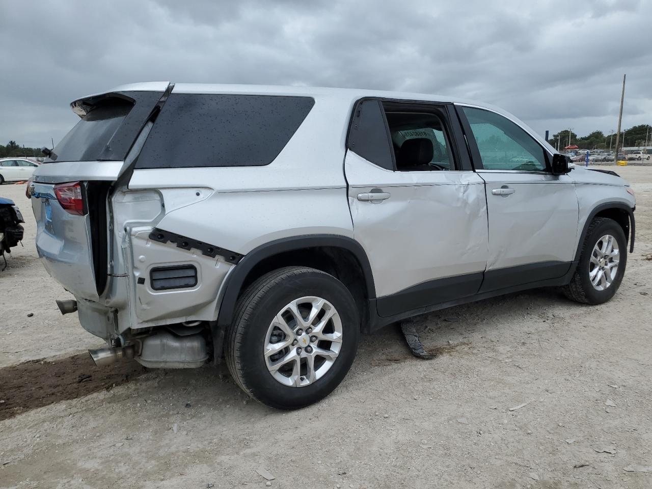 Obraz 3 z 2020 CHEVROLET TRAVERSE LS 2020 z VIN 1GNERFKW3LJ222909