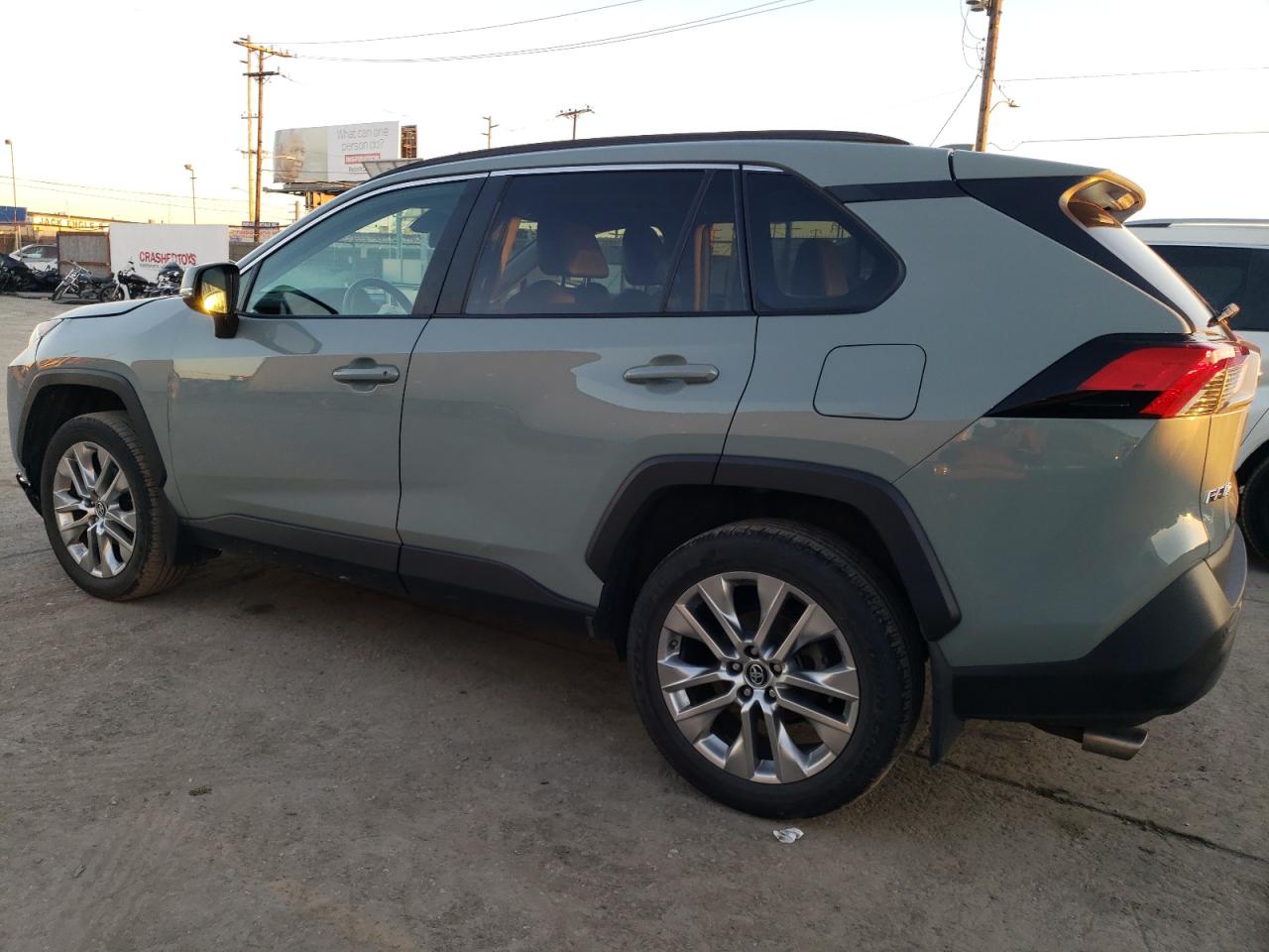 Изображение 2 2019 TOYOTA RAV4 XLE PREMIUM 2019 с VIN 2T3A1RFV9KC012947