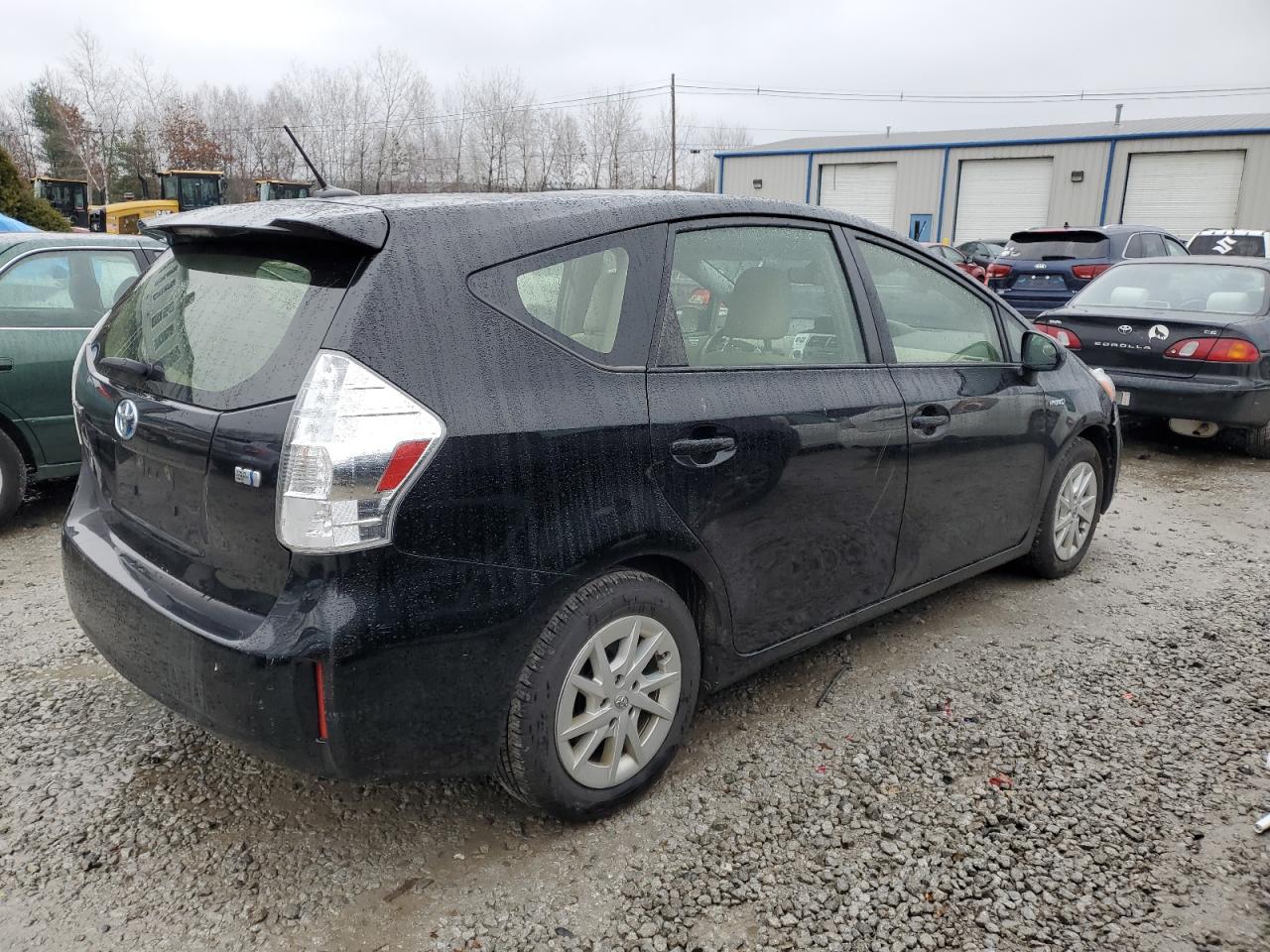 Image 3 of 2014 TOYOTA PRIUS V  2014 with VIN JTDZN3EU1EJ013654