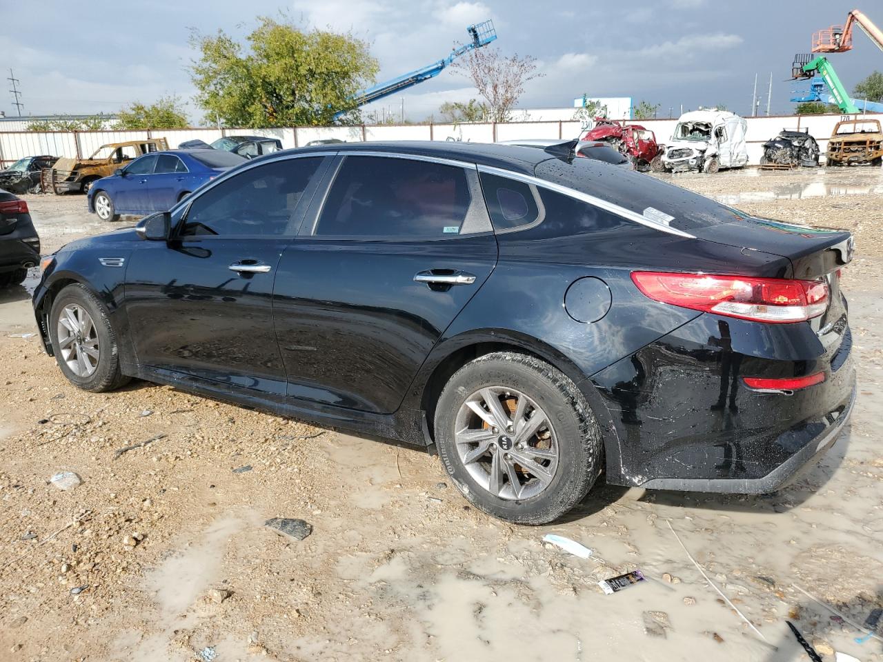 Изображение 2 2020 KIA OPTIMA LX 2020 с VIN 5XXGT4L32LG381727