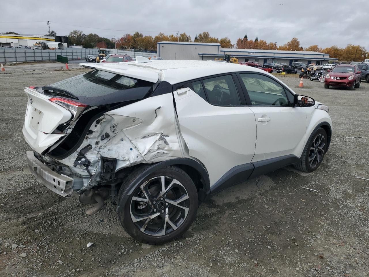 Изображение 3 2019 TOYOTA C-HR XLE 2019 с VIN JTNKHMBX3K1047194