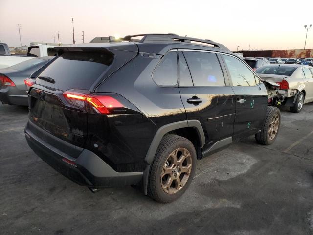 Obraz 3 z 2023 TOYOTA RAV4 WOODLAND EDITION 2023 z VIN 2T3UWRFV0PW158187