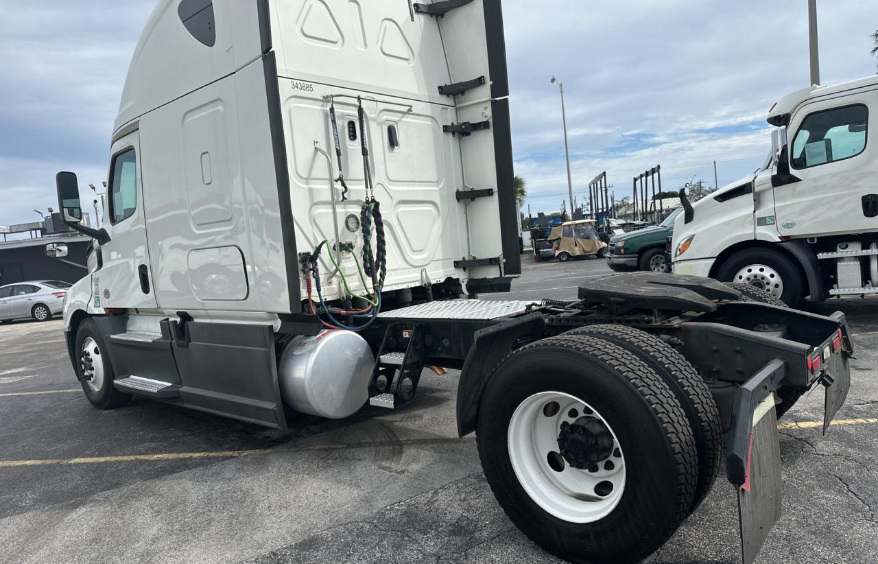 Image 3 of 2020 FREIGHTLINER CASCADIA 126  2020 with VIN 3AKBHHDV1LSLT7198