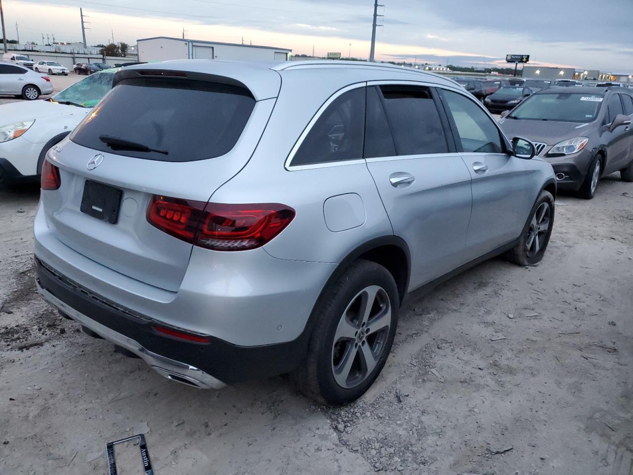 Image 3 of 2020 MERCEDES-BENZ GLC 300 2020 with VIN WDC0G8DB8LF729297