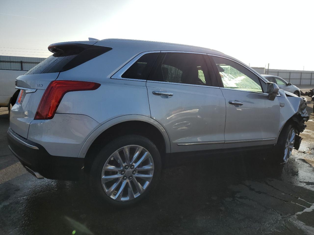 Изображение 3 2019 CADILLAC XT5 LUXURY 2019 с VIN 1GYKNCRS0KZ210185