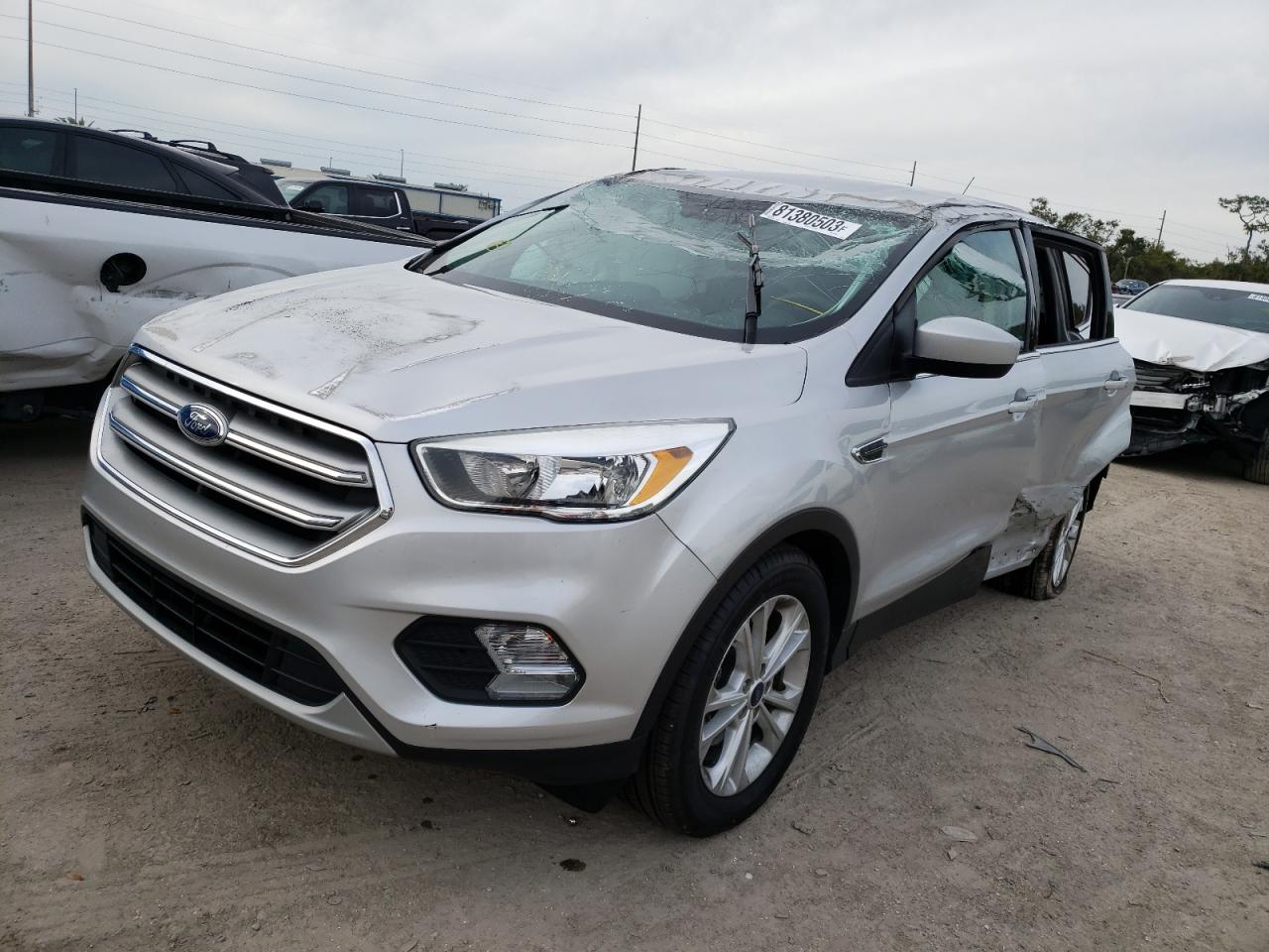 Image 1 of 2017 FORD ESCAPE SE 2017 with VIN 1FMCU0GD2HUE86448