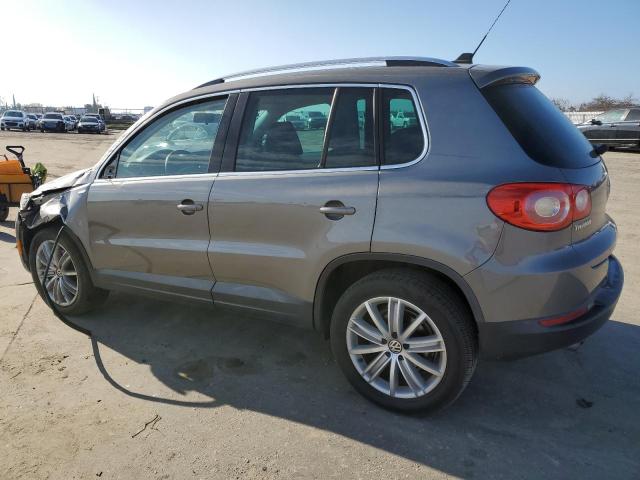 Obraz 2 z 2010 VOLKSWAGEN TIGUAN S 2010 z VIN WVGAV7AX3AW515725