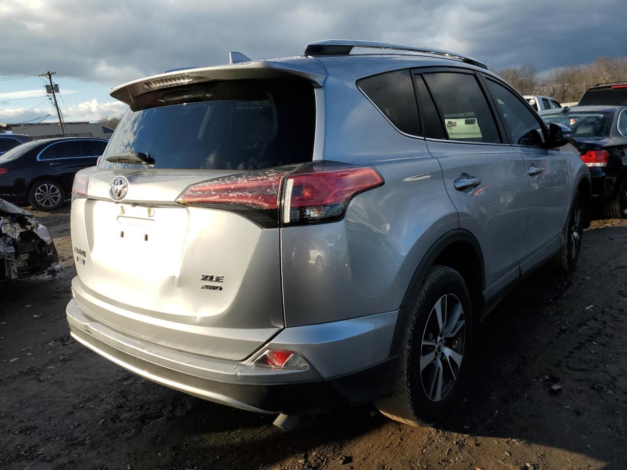 Image 3 of 2016 TOYOTA RAV4 XLE 2016 with VIN 2T3RFREV5GW523633