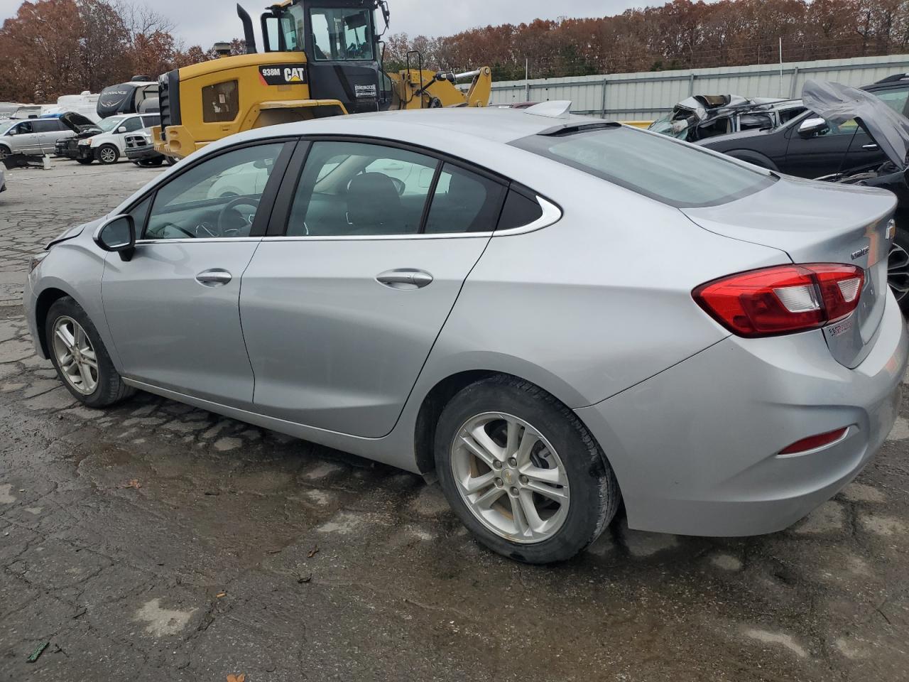 Изображение 2 2018 CHEVROLET CRUZE LT 2018 с VIN 1G1BE5SM1J7100679