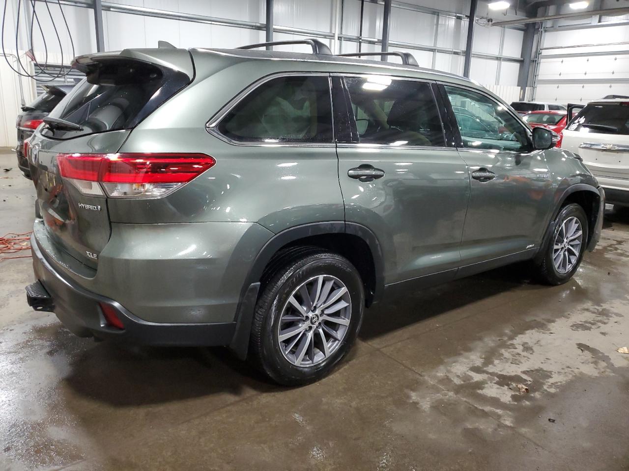 Obraz 3 z 2019 TOYOTA HIGHLANDER HYBRID 2019 z VIN 5TDJGRFH7KS057958