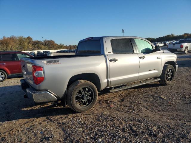 Image 3 of 2017 TOYOTA TUNDRA CREWMAX SR5 2017 with VIN 5TFEW5F1XHX217625