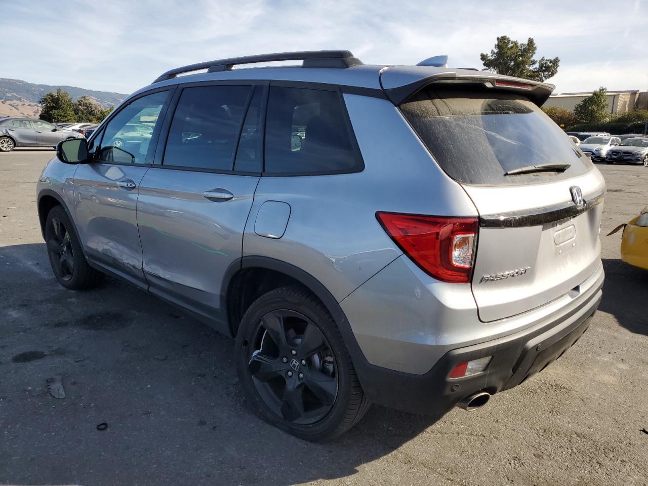Image 2 of 2020 HONDA PASSPORT ELITE 2020 with VIN 5FNYF8H04LB017894