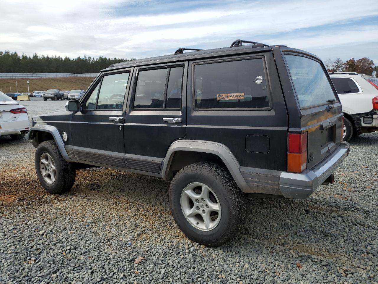 Image 2 of 1996 JEEP CHEROKEE COUNTRY 1996 with VIN 1J4FJ78SXTL237078