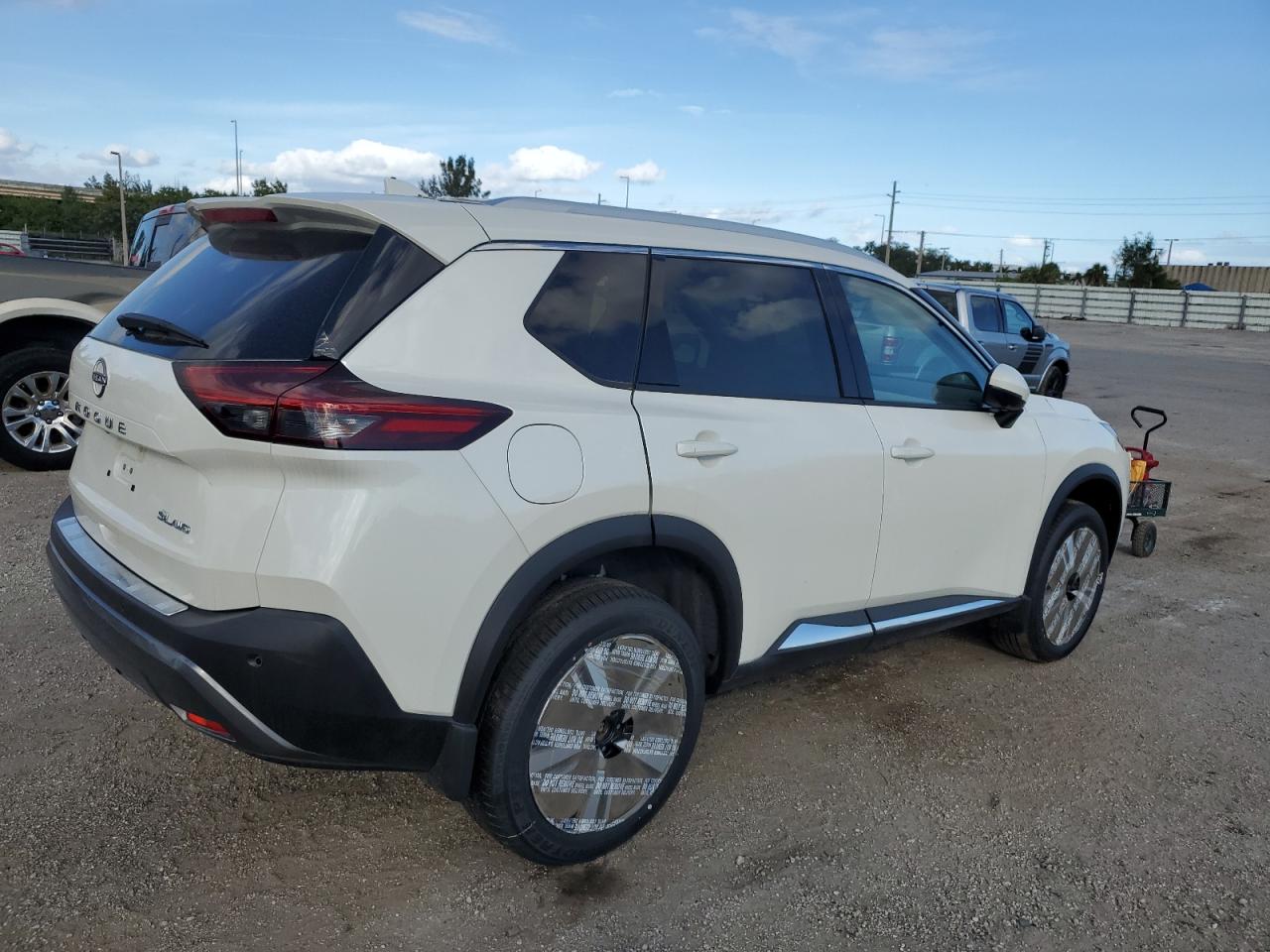 Изображение 3 2023 NISSAN ROGUE SL 2023 с VIN JN8BT3CB3PW465995