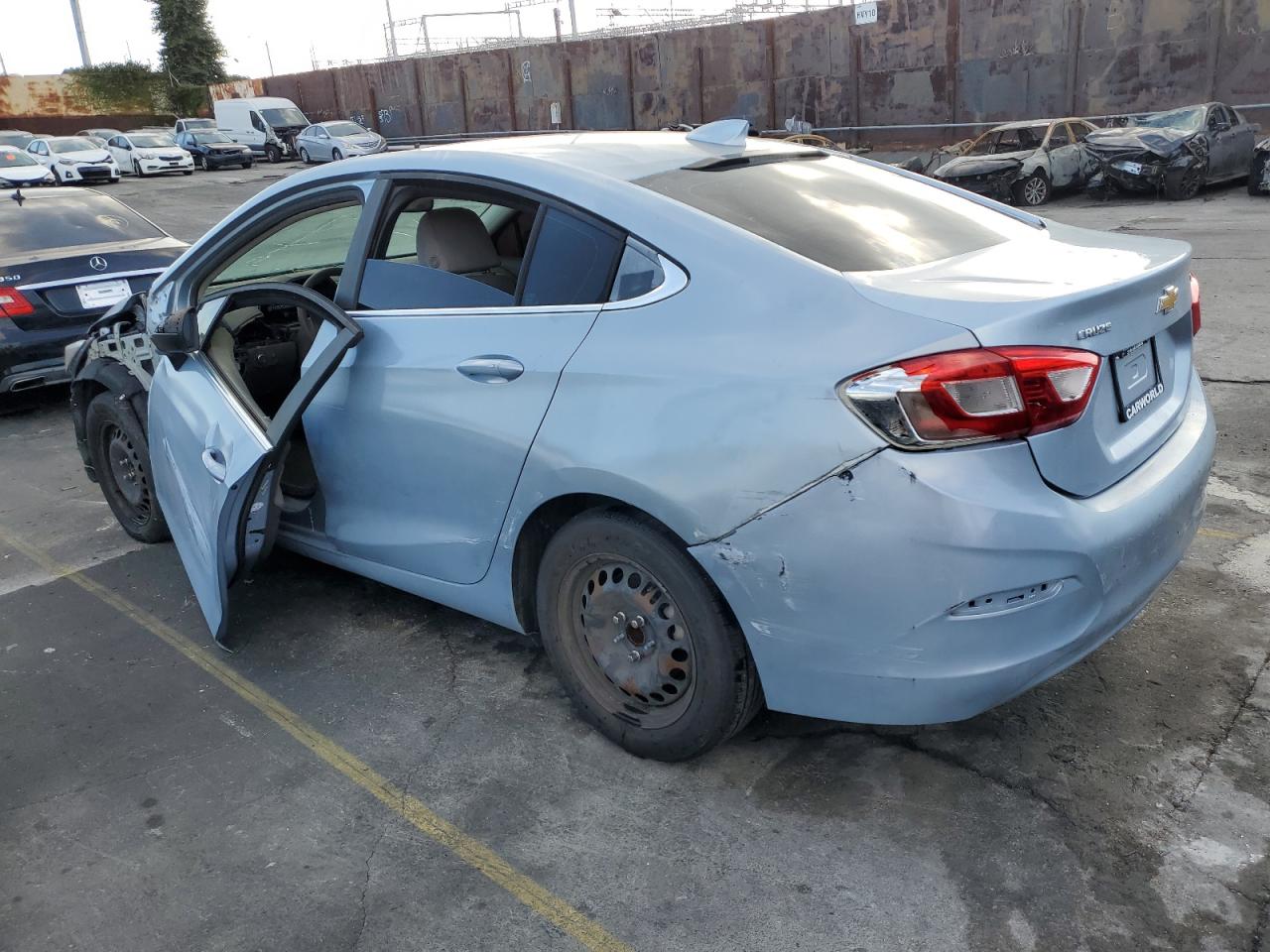 Изображение 2 2017 CHEVROLET CRUZE LT 2017 с VIN 1G1BE5SM9H7170358