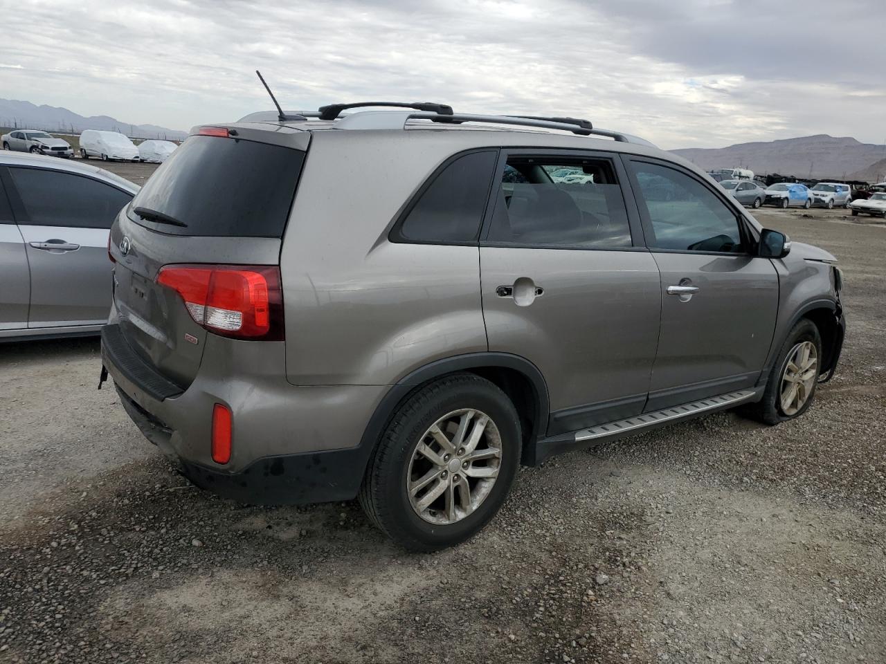Изображение 3 2015 KIA SORENTO LX 2015 с VIN 5XYKT4A69FG582550