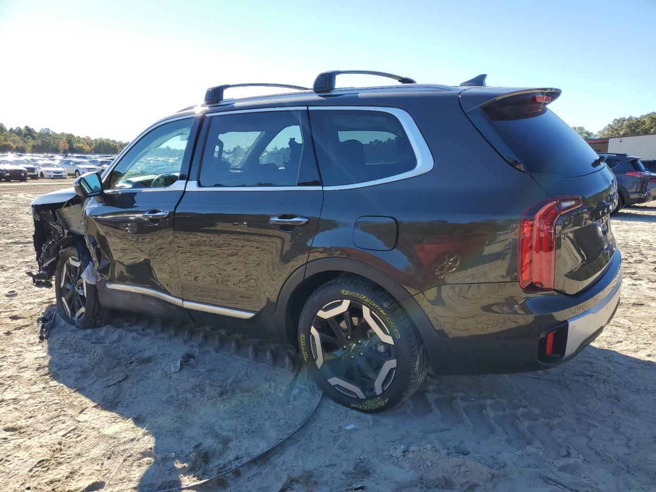 Image 2 of 2024 KIA TELLURIDE S 2024 with VIN 5XYP6DGC6RG420759