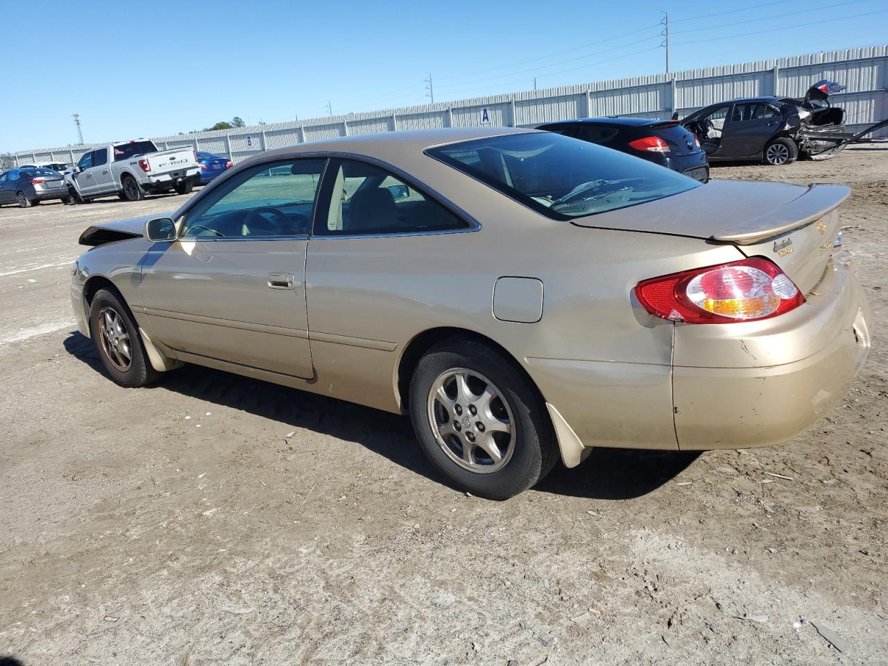 Image 2 of 2003 TOYOTA CAMRY SOLARA SE 2003 with VIN 2T1CE22P33C025697
